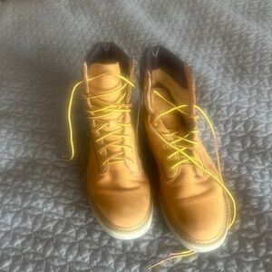 Timberland Women's Tan Boots with Yellow Laces